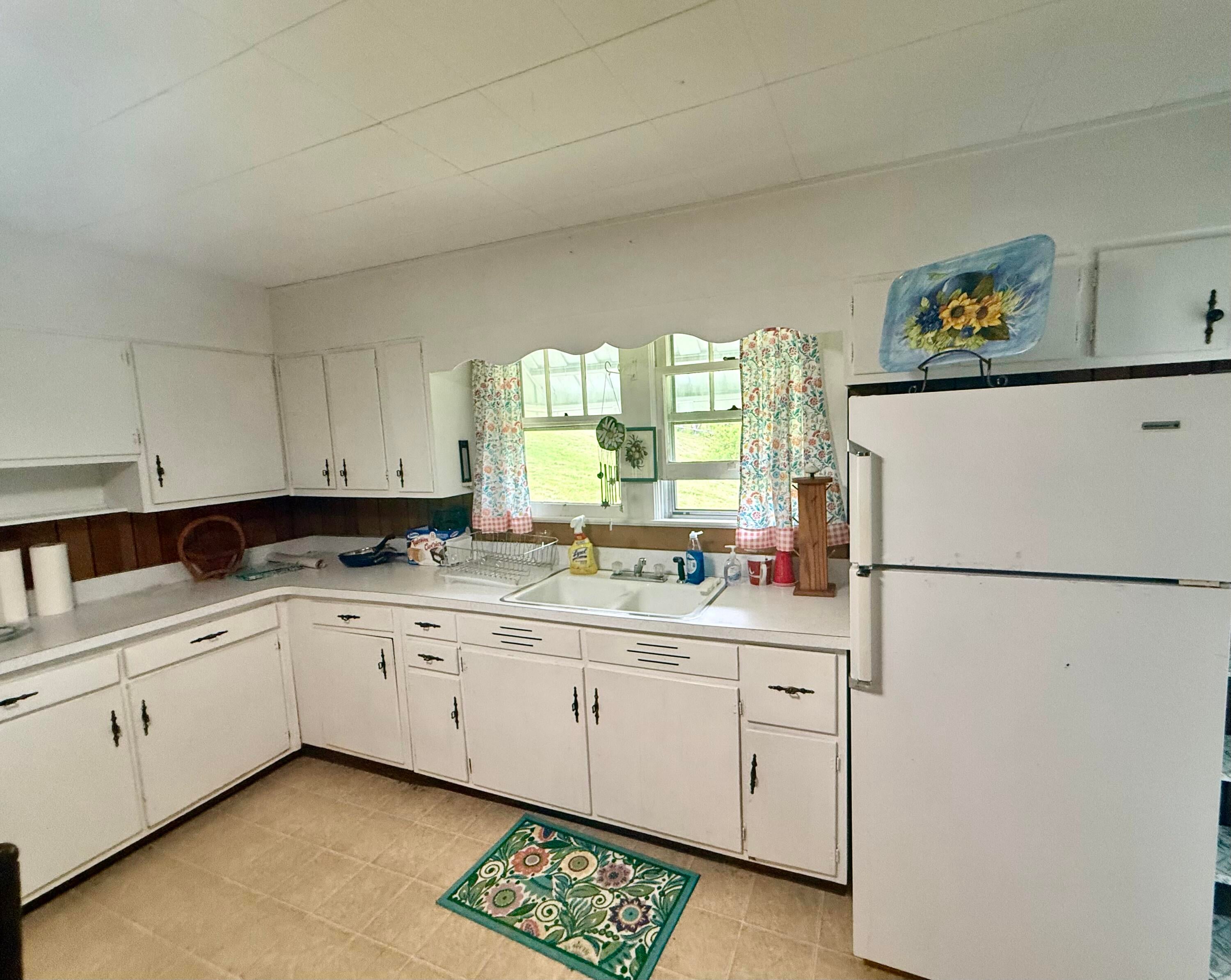 2770 Maple Acres Road Princeton, WV 24739 - Photo 22 of 46 IMG_2365