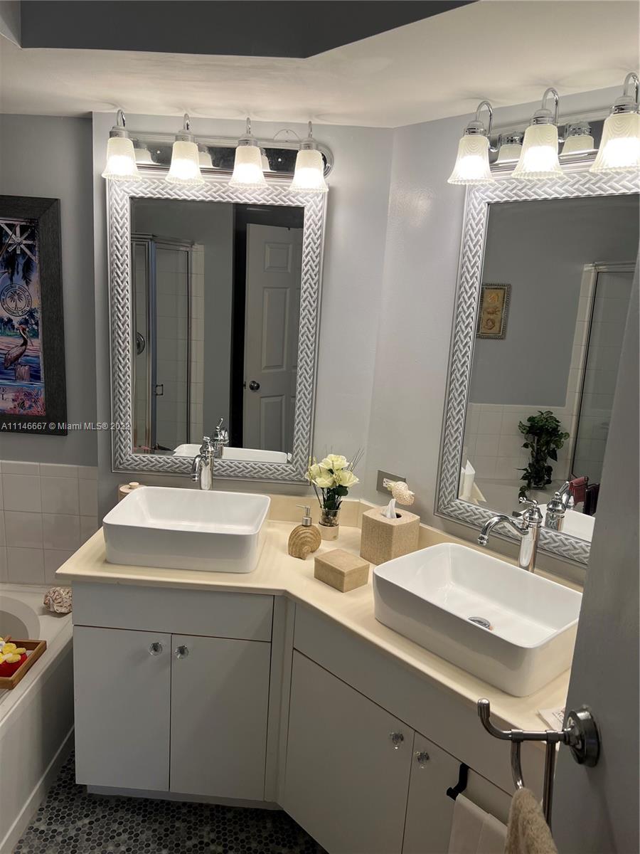 17100 North Bay Road, Unit 1701 Sunny Isles Beach, FL 33160 - Photo 36 of 84
