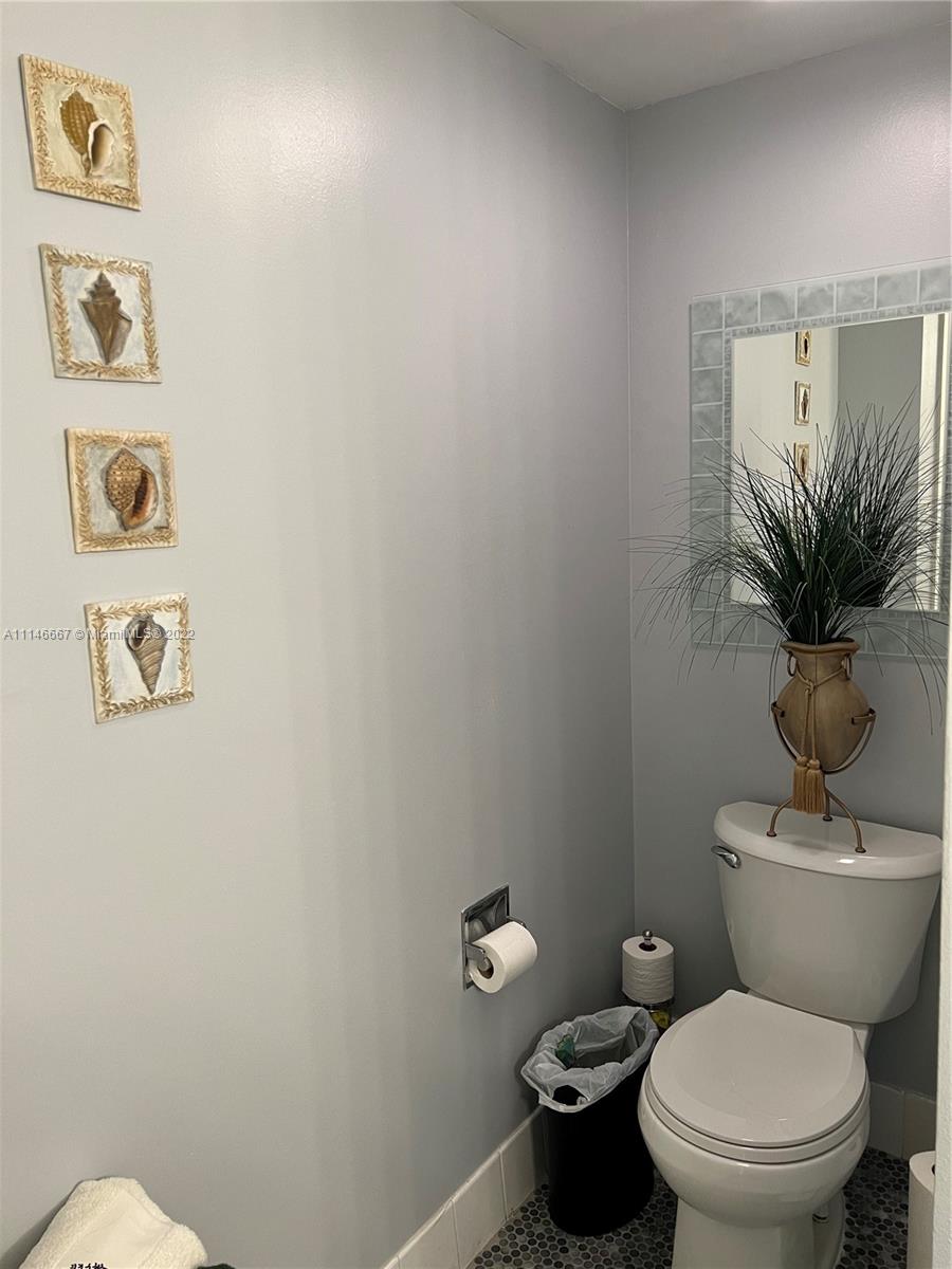 17100 North Bay Road, Unit 1701 Sunny Isles Beach, FL 33160 - Photo 39 of 84