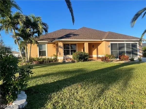 $2,000 | 2721 Northwest 4th Street, Cape Coral, FL 33993