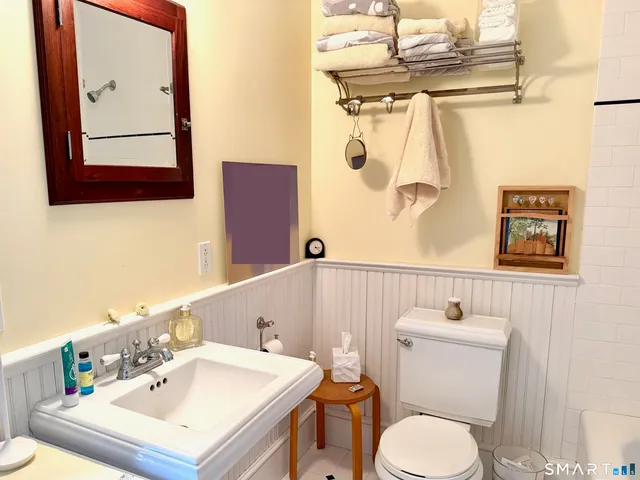 $2,250 | 137 Water Street, Unit 2, Stonington, CT 06378