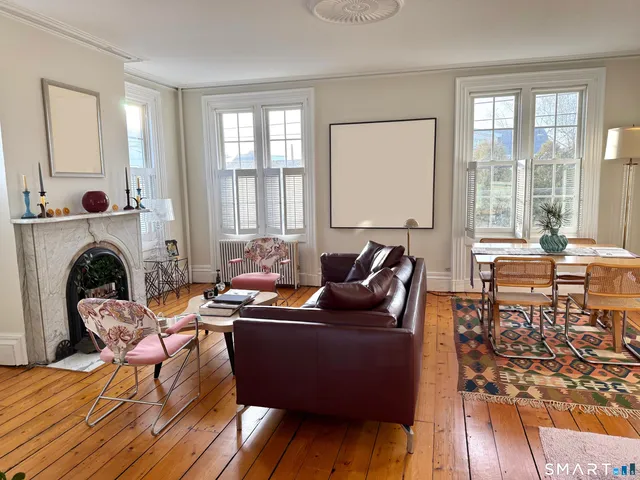 $2,250 | 137 Water Street, Unit 2, Stonington, CT 06378