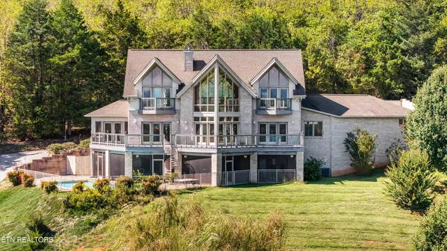 $995,000 | 422 Summerhill Drive, Kodak, TN 37764