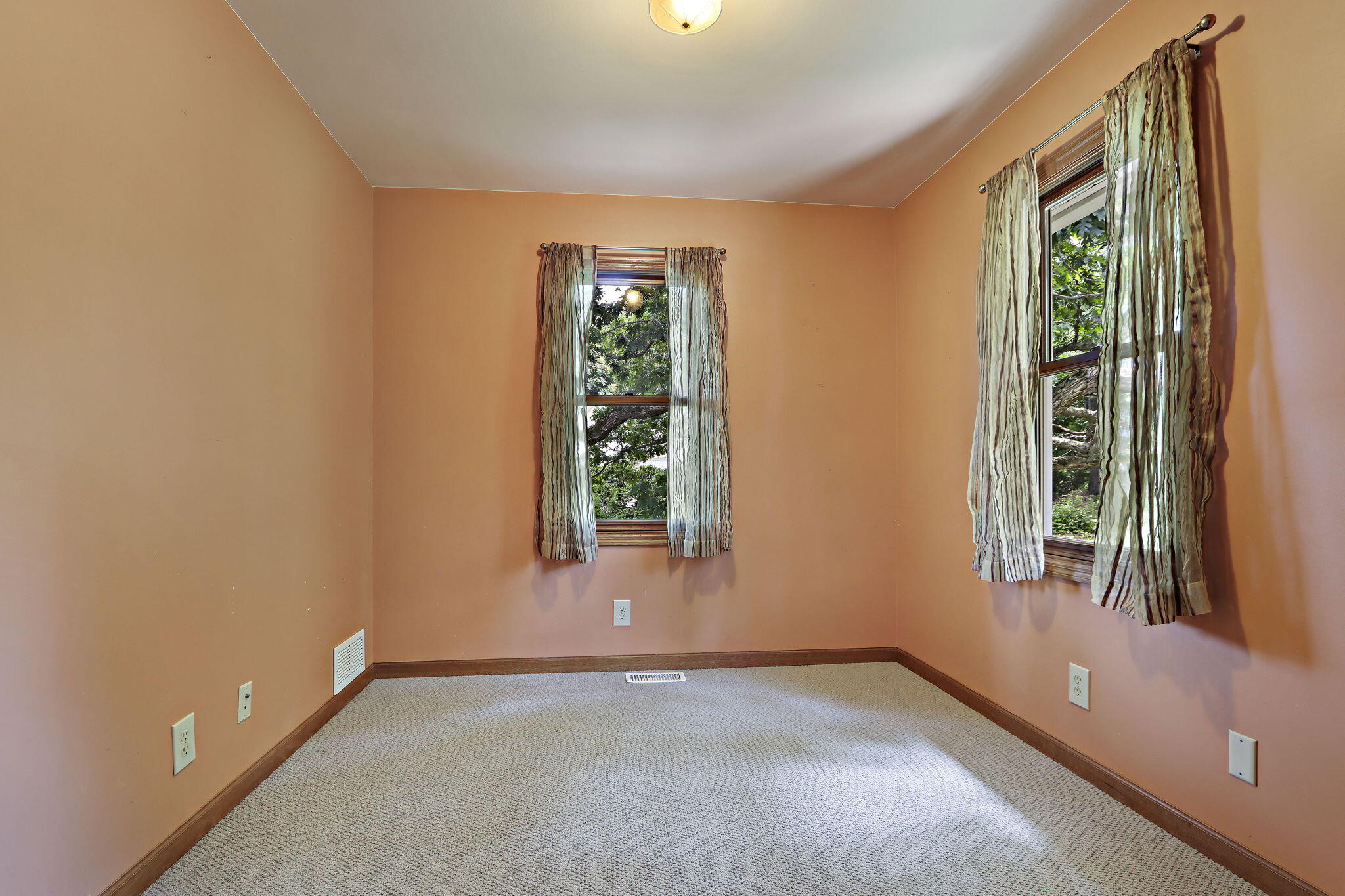 553 Twin Lakes Road Bloomfield, WI 53128 - Photo 19 of 43 Bedroom