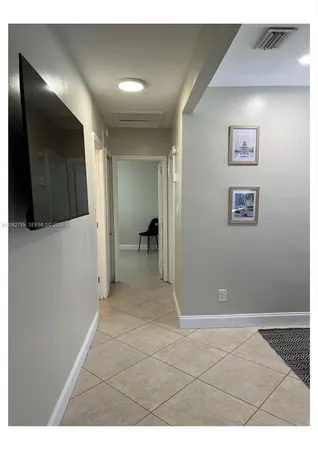 $2,900 | 2415 Grant Street, Hollywood, FL 33020