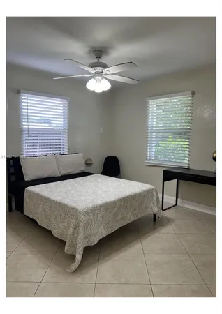 $2,900 | 2415 Grant Street, Hollywood, FL 33020