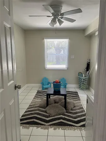 $2,900 | 2415 Grant Street, Hollywood, FL 33020