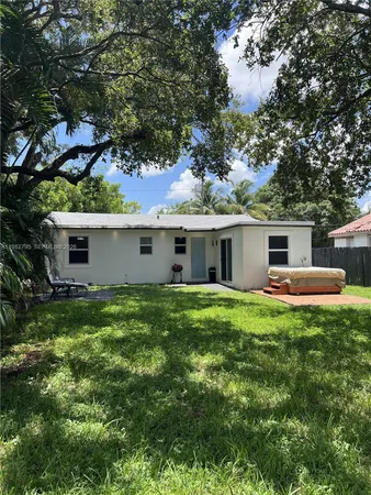 $2,900 | 2415 Grant Street, Hollywood, FL 33020