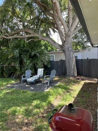 $2,900 | 2415 Grant Street, Hollywood, FL 33020