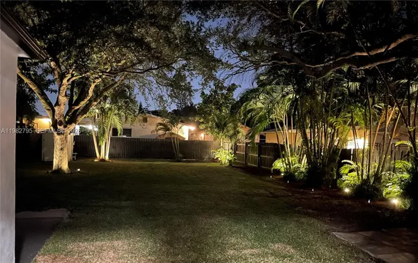 $2,900 | 2415 Grant Street, Hollywood, FL 33020