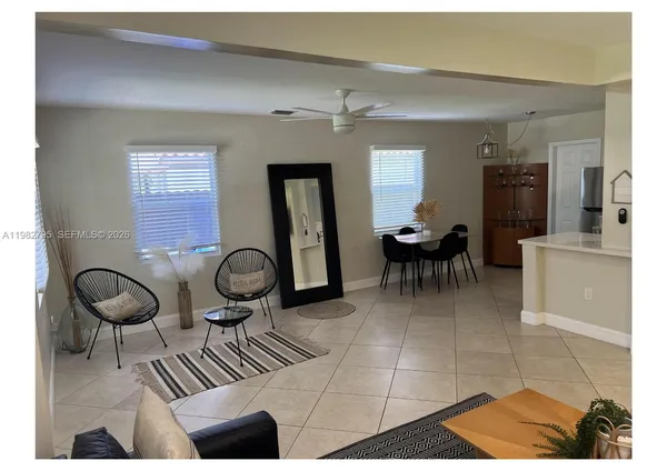 $2,900 | 2415 Grant Street, Hollywood, FL 33020