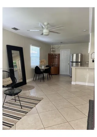 $2,900 | 2415 Grant Street, Hollywood, FL 33020