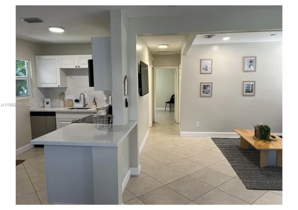 $2,900 | 2415 Grant Street, Hollywood, FL 33020