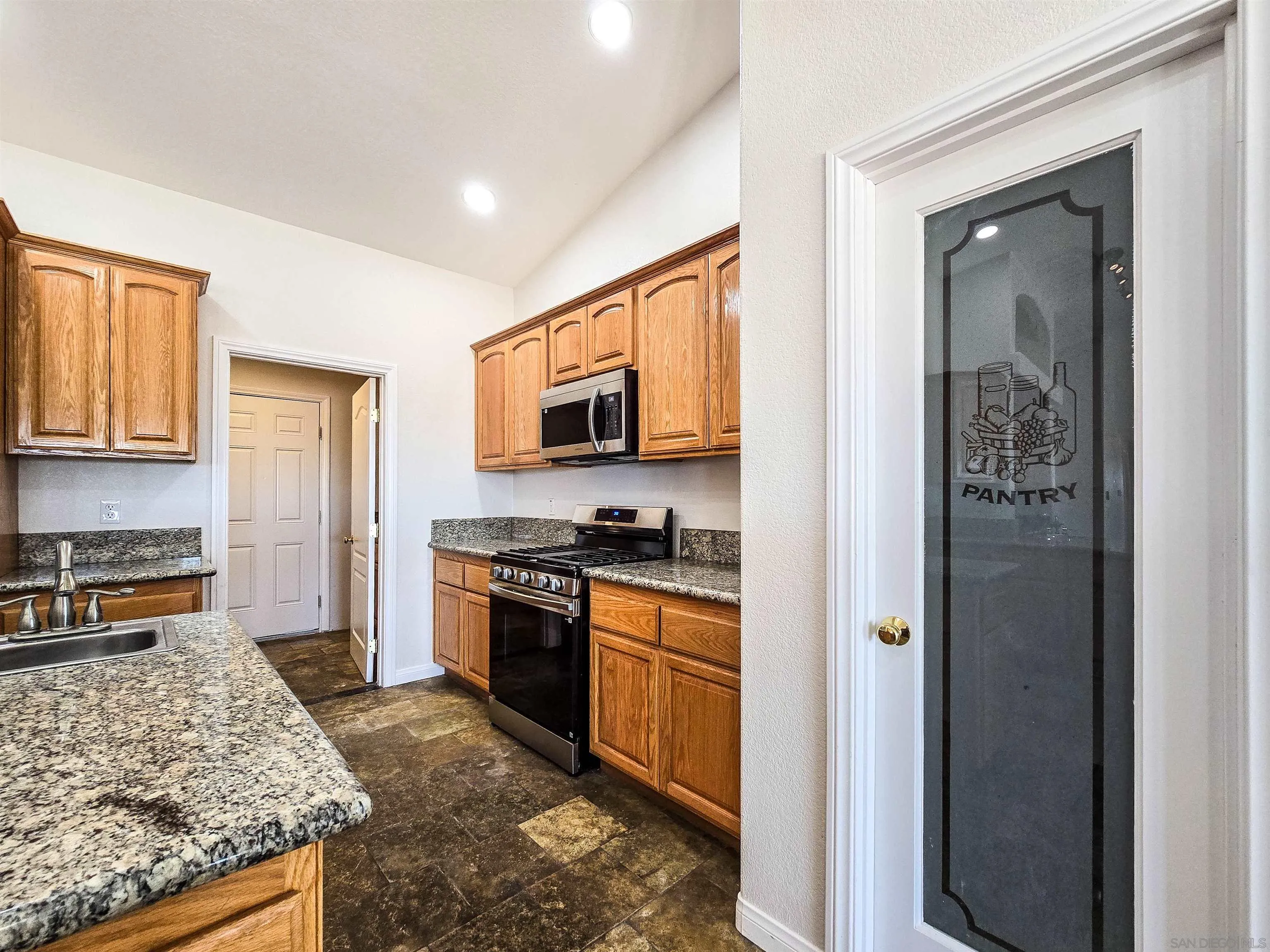 11926 Golden View Road Pinon Hills, CA 92372 - Photo 16 of 56 Gallery Image 16