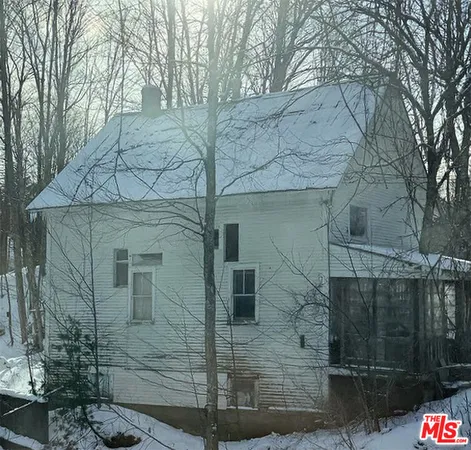 a view of a pathway of a house