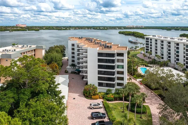 $3,100 | 8701 Midnight Pass Road, Unit 106A, Sarasota, FL 34242