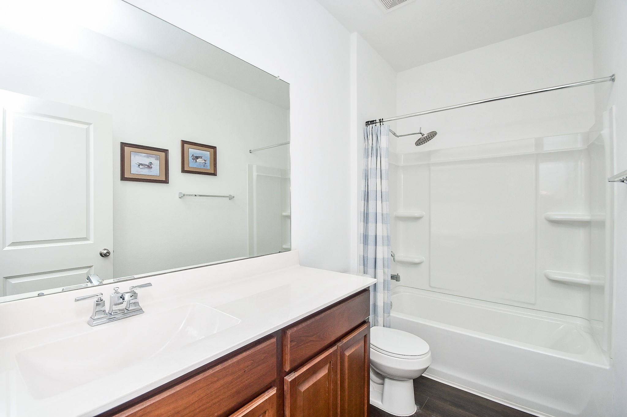 17826 Juneberry Seed Street Hockley, TX 77447 - Photo 27 of 32 Inviting secondary bathroom with a convenient tub/shower combo.