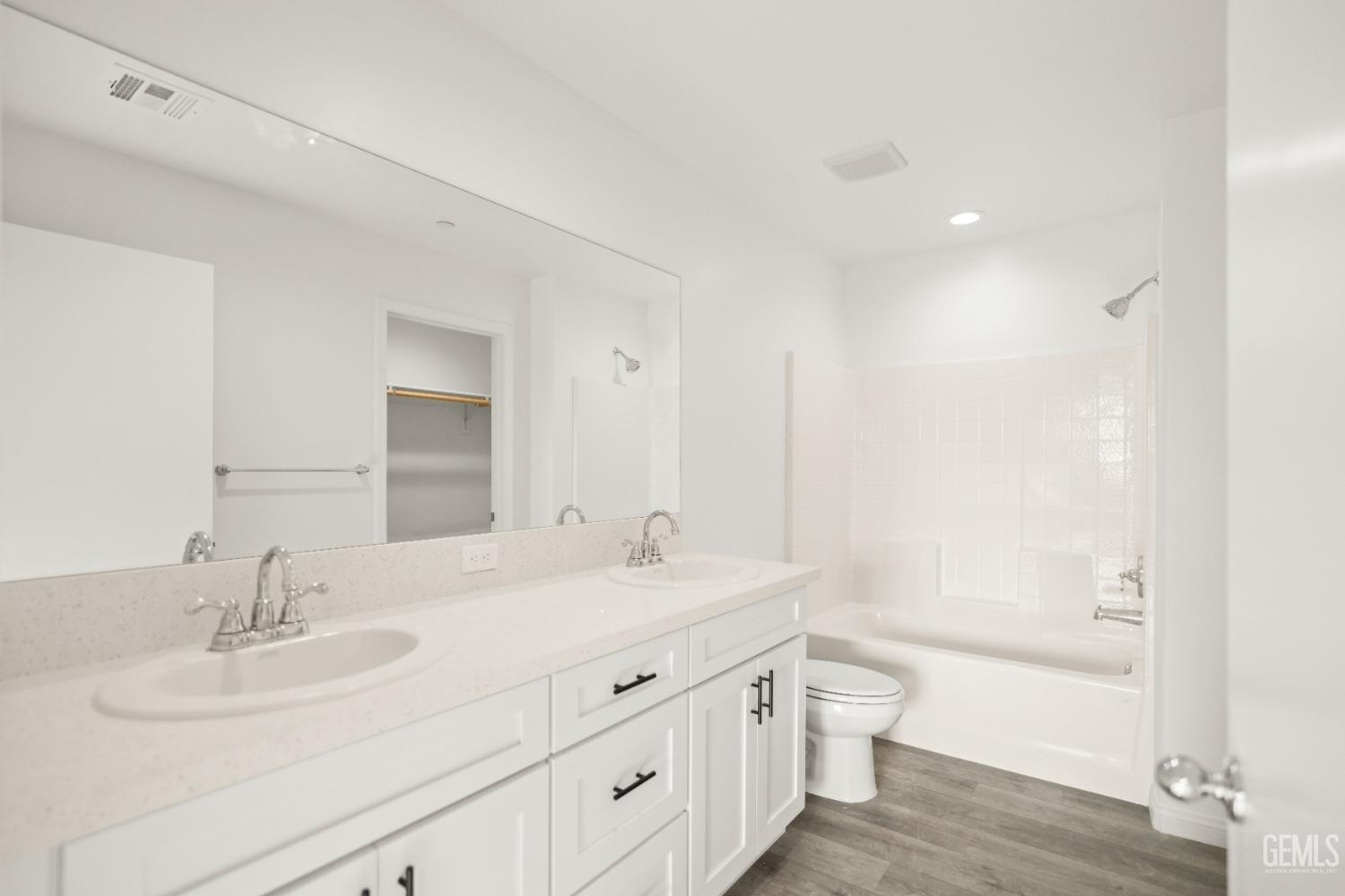 Undisclosed Address Bakersfield, CA 93307 - Photo 31 of 39