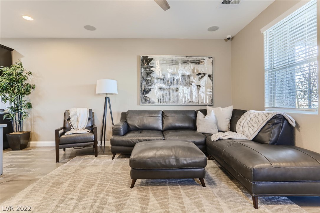 897 East Sunset Road Henderson, NV 89011 - Photo 3 of 35 Gallery Image 3