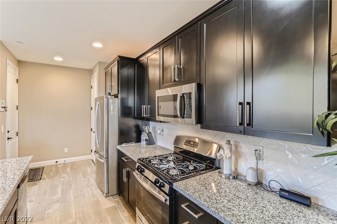 897 East Sunset Road Henderson, NV 89011 - Photo 4 of 35 Gallery Image 4