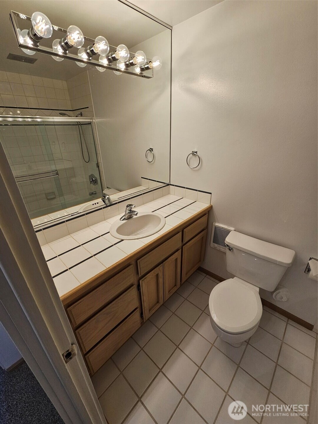 3015 Alki Avenue Southwest Seattle, WA 98116 - Photo 22 of 39