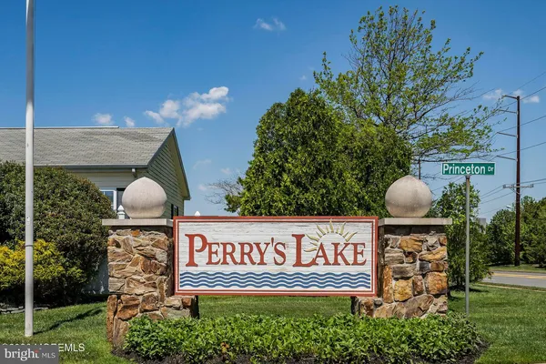 $252,000 | 36 Fort Lee Drive, Manahawkin, NJ 08050
