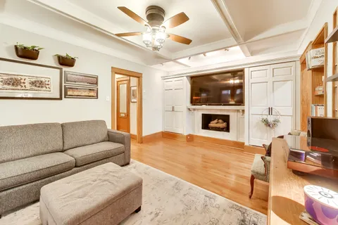 $575,000 | 3808 North Pine Grove Avenue, Unit 1N, Chicago, IL 60613