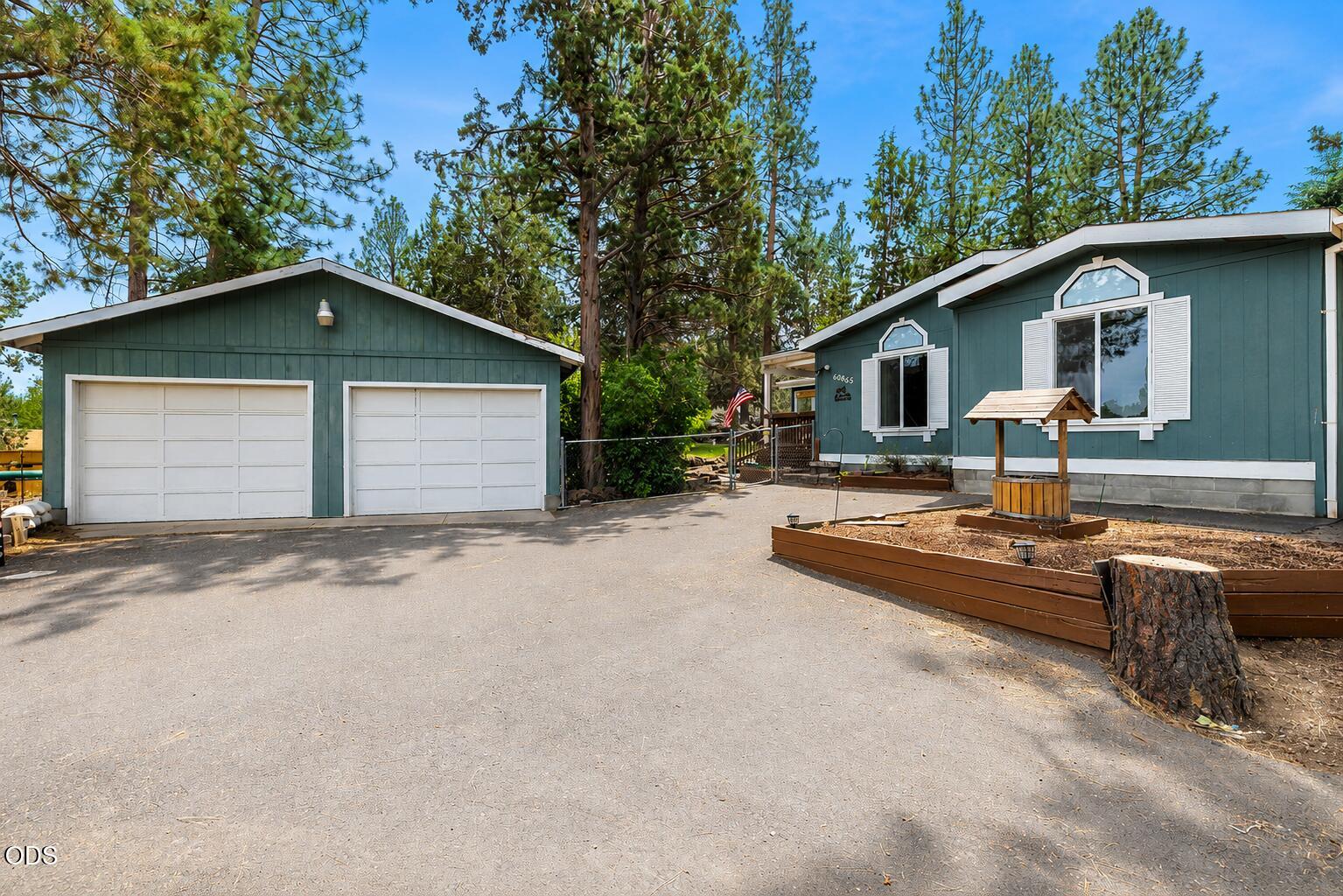 60865 Raintree Court Bend, OR 97702 - Photo 2 of 33