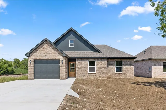 $260,000 | 98 Arthur Avenue, McGregor, TX 76657