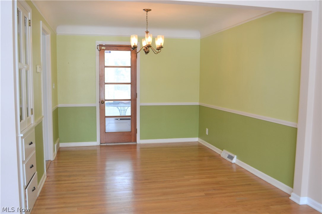 4860 Fairlawn Road Cleveland, OH 44124 - Photo 3 of 14