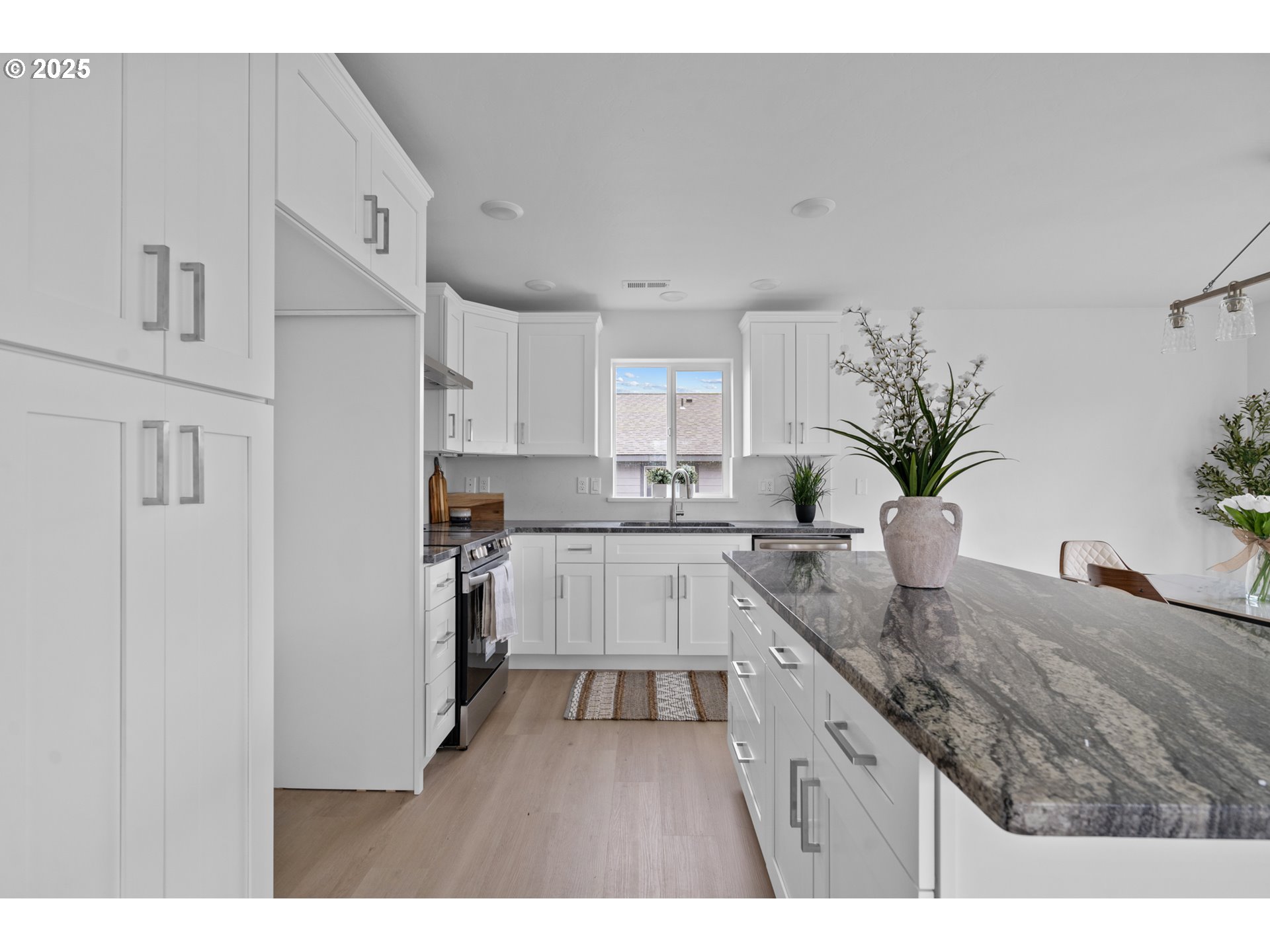 360 Southeast 4th Street Irrigon, OR 97844 - Photo 22 of 36 a kitchen with stainless steel appliances granite countertop a sink a stove and a refrigerator
