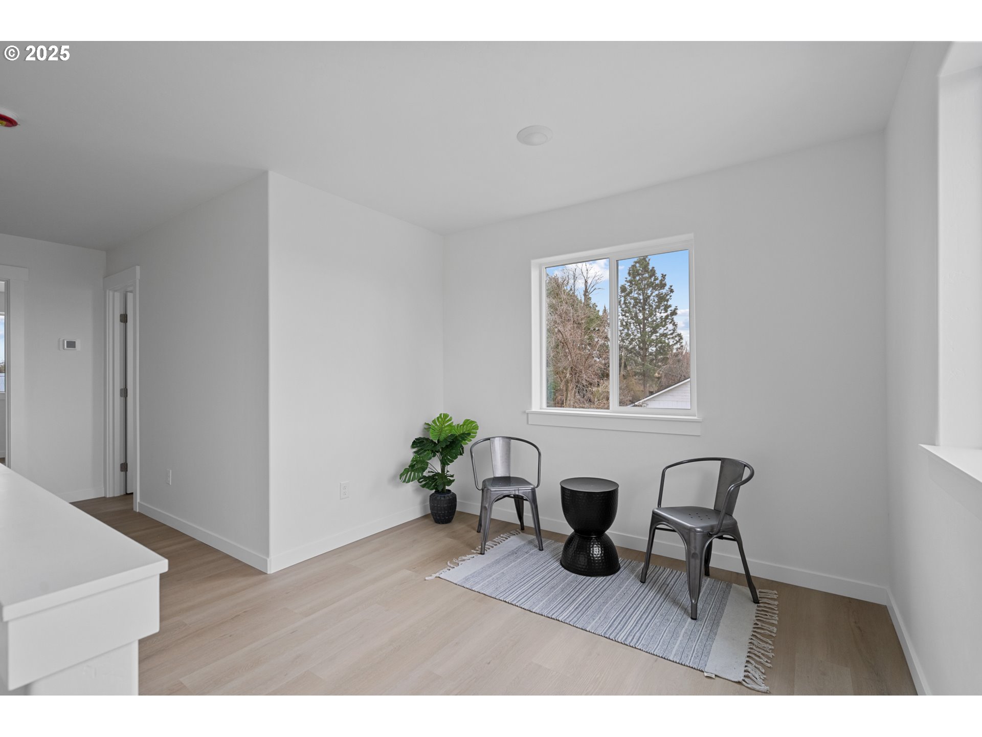 360 Southeast 4th Street Irrigon, OR 97844 - Photo 29 of 36 a living room with furniture and a window