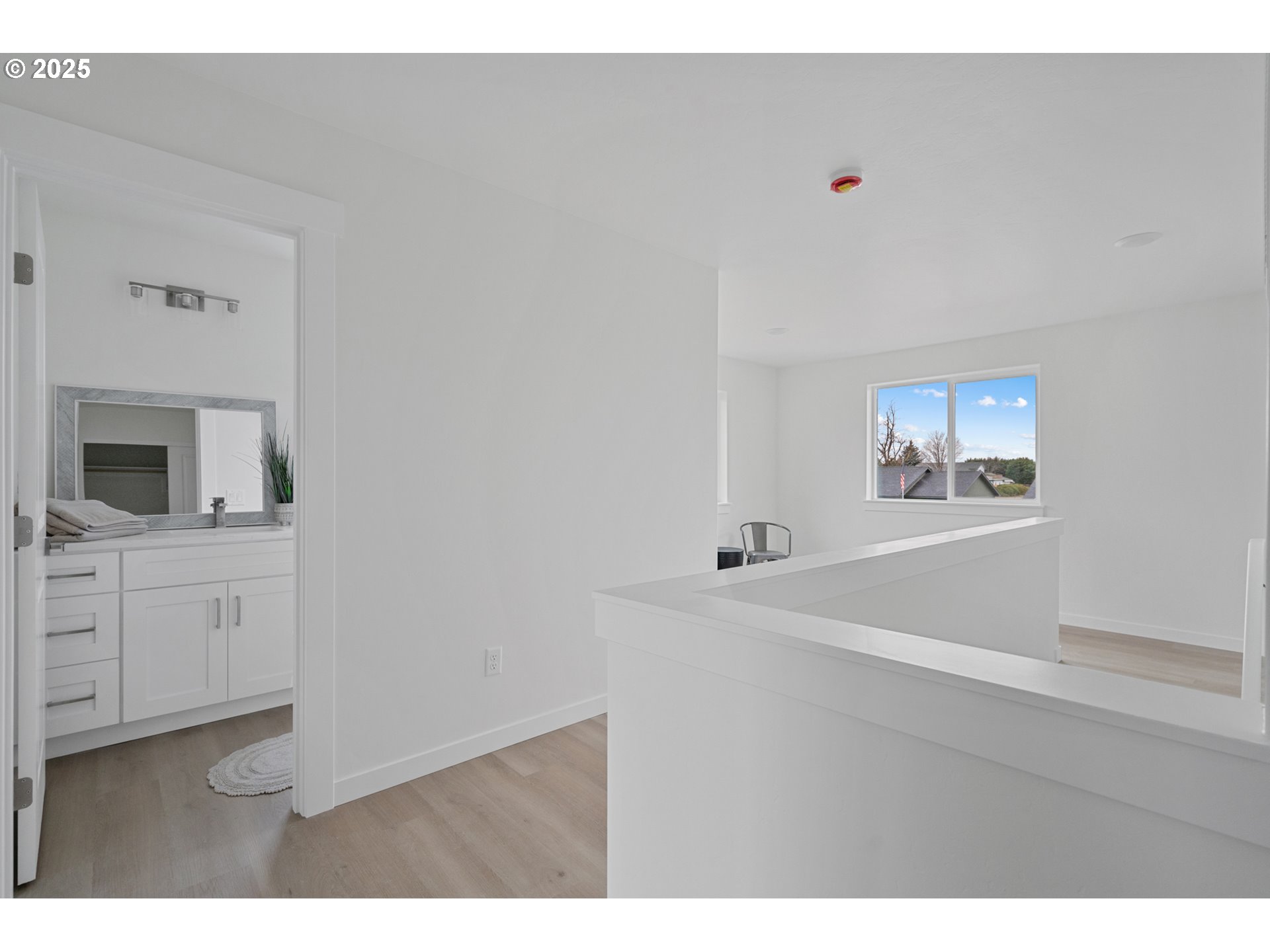 360 Southeast 4th Street Irrigon, OR 97844 - Photo 30 of 36 a view of a hallway with workspace and mirror