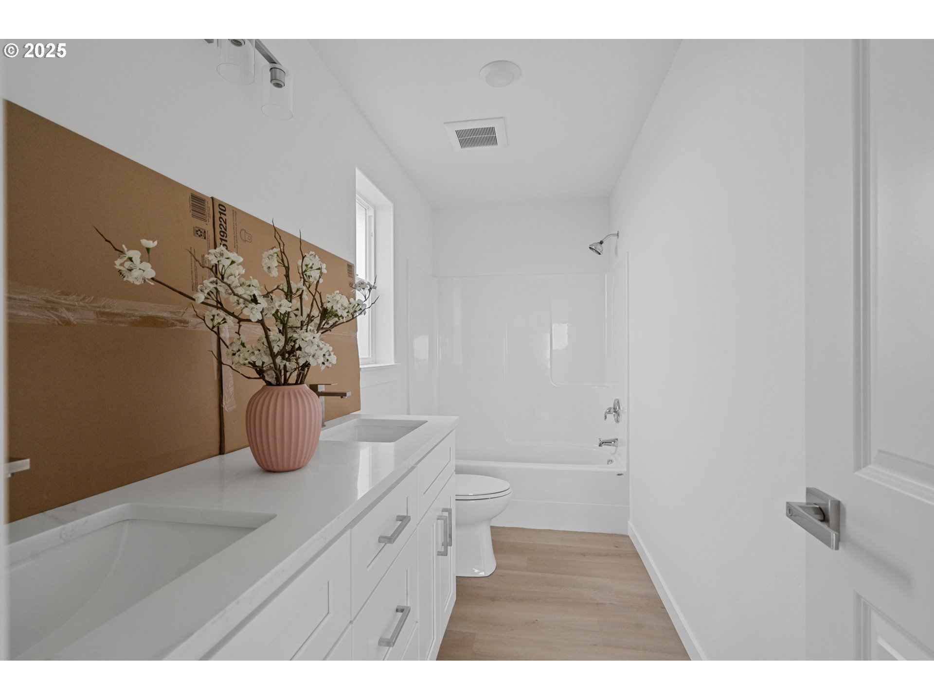 360 Southeast 4th Street Irrigon, OR 97844 - Photo 32 of 36 a bathroom with a sink and a mirror