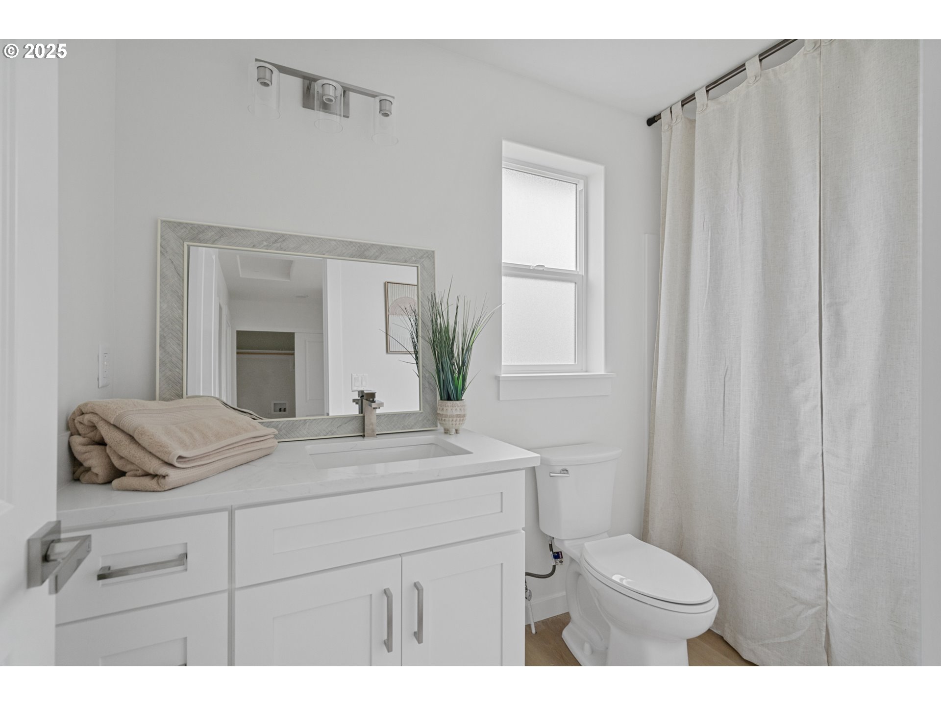 360 Southeast 4th Street Irrigon, OR 97844 - Photo 36 of 36 a bathroom with a sink vanity granite and toilet