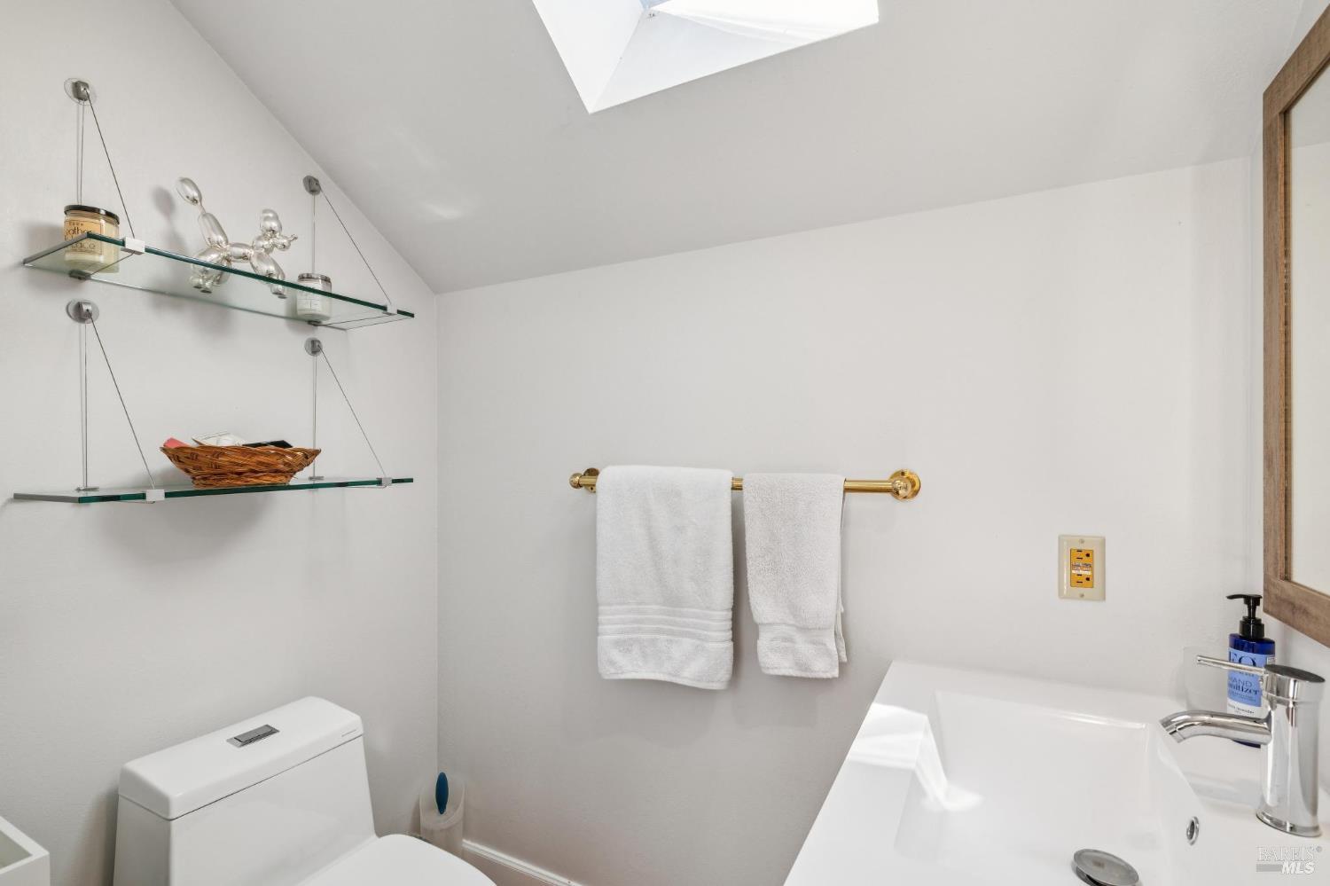 24 Mooring Road San Rafael, CA 94901 - Photo 58 of 71 Guest cottage bathroom.