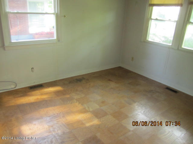 1818 Millgate Road Louisville, KY 40223 - Photo 5 of 11 IMG_7123
