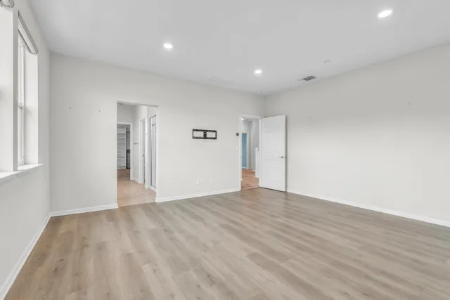 a view of a house with backyard and garden