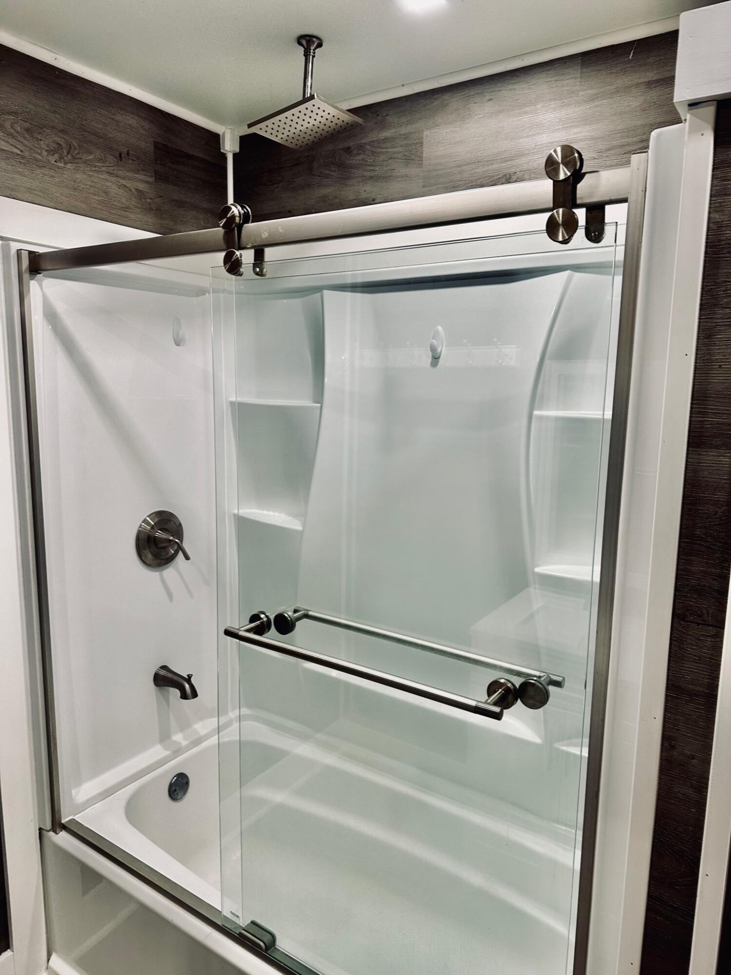 2514 Greensboro Road Washington, GA 30673 - Photo 19 of 36 shower tub combination