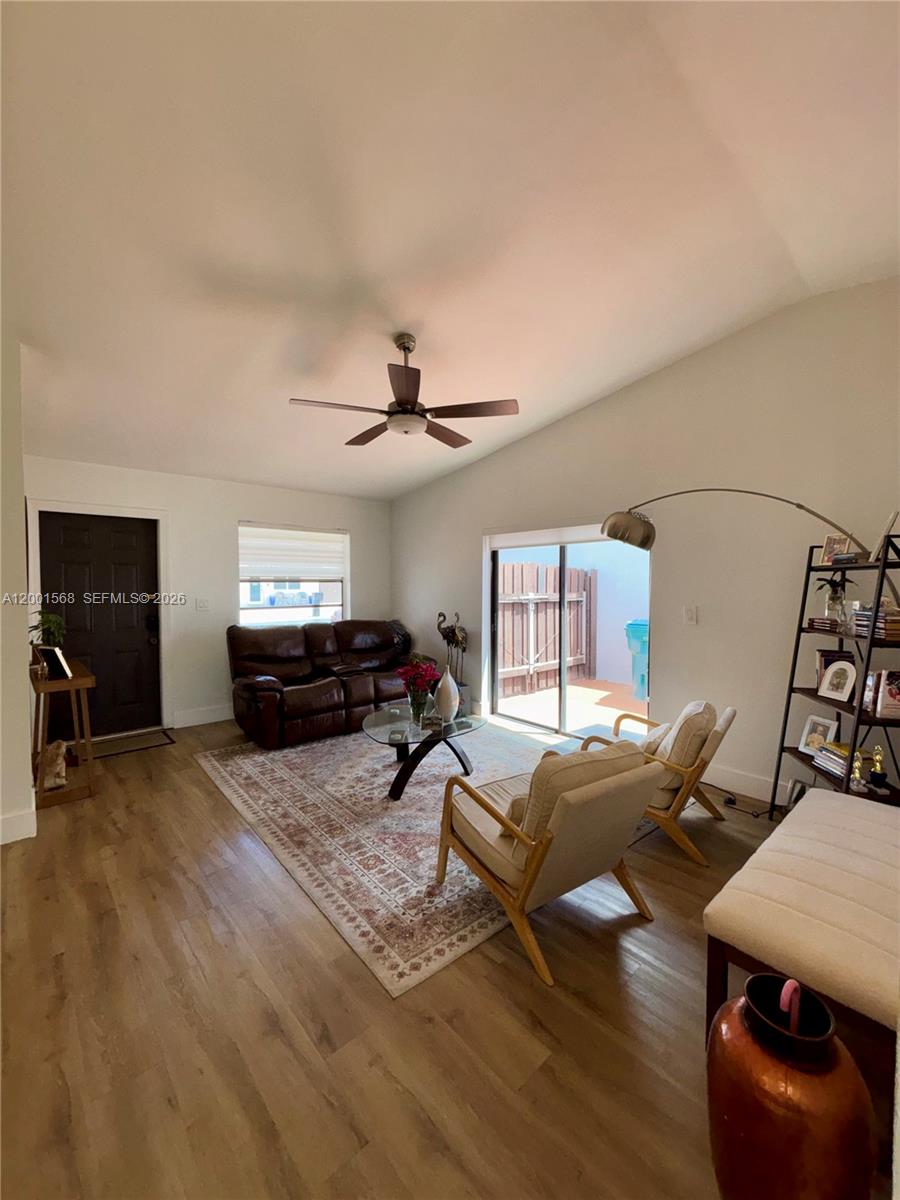 11450 Southwest 75th Terrace Miami, FL 33173 - Photo 4 of 14