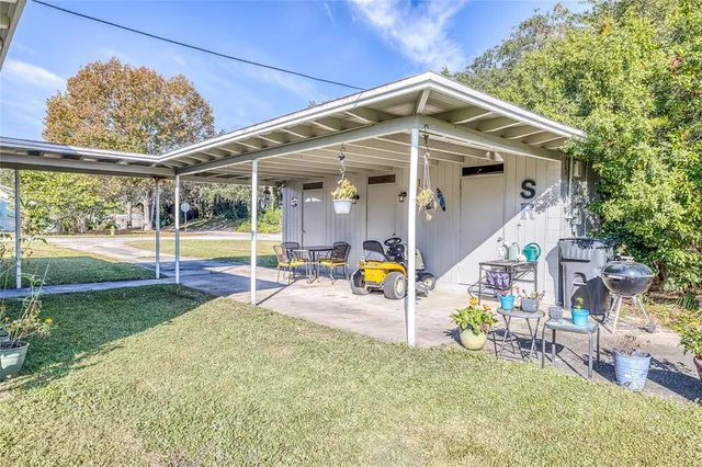 a view of a house with a backyard