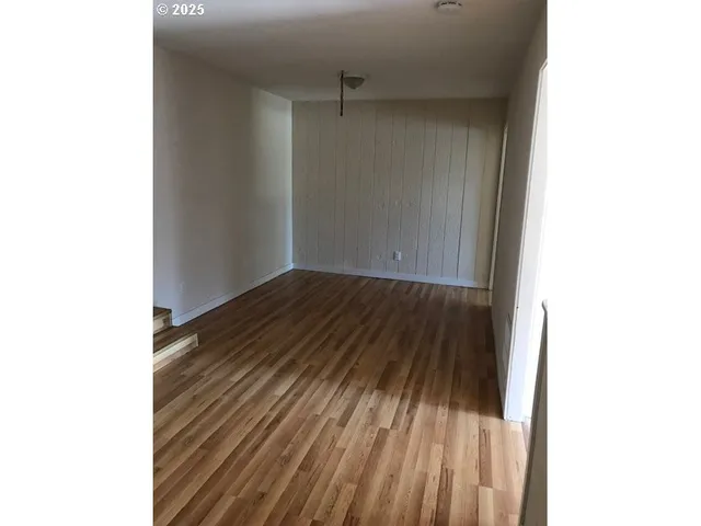 $395,000 | 312 Southeast Front Street, Oakland, OR 97462