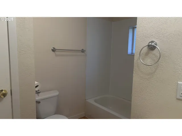 $395,000 | 312 Southeast Front Street, Oakland, OR 97462