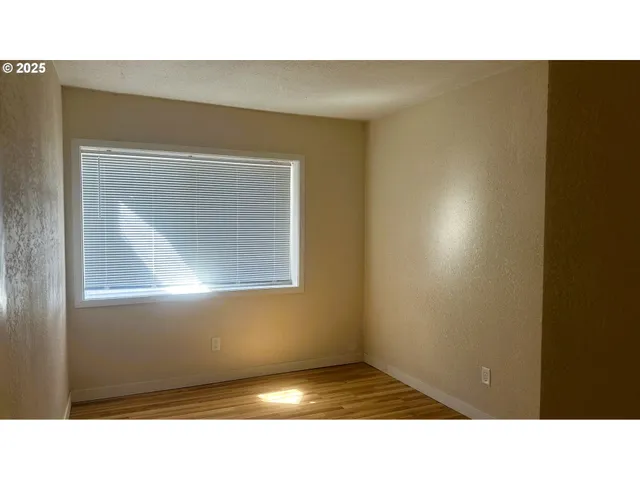 $395,000 | 312 Southeast Front Street, Oakland, OR 97462