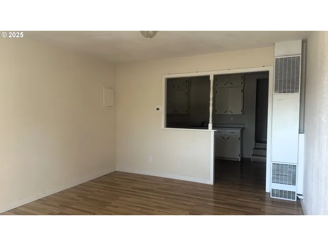 $395,000 | 312 Southeast Front Street, Oakland, OR 97462