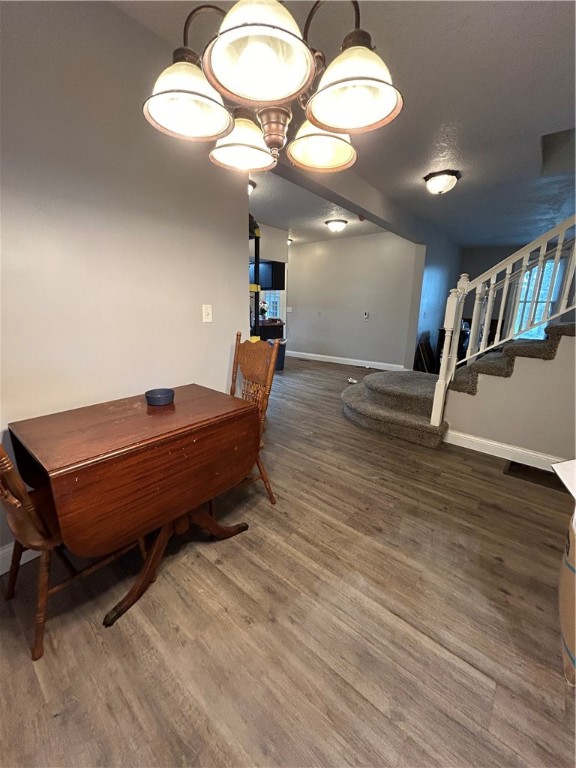 1676 East Elwin Road Decatur, IL 62521 - Photo 5 of 11 Dining room