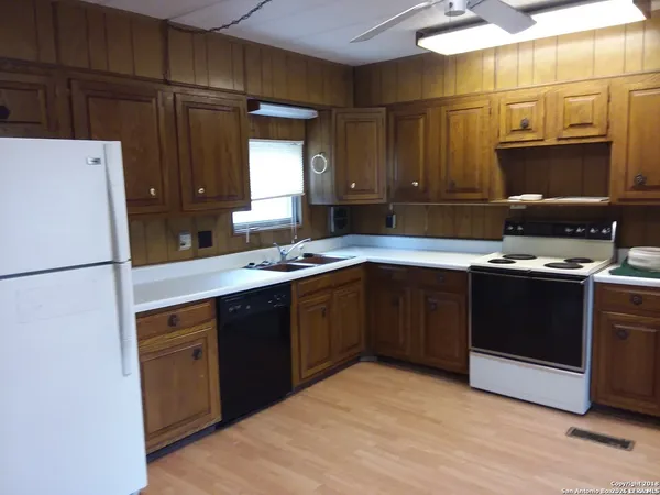 $900 | 8454 Braewick Drive, San Antonio, TX 78239