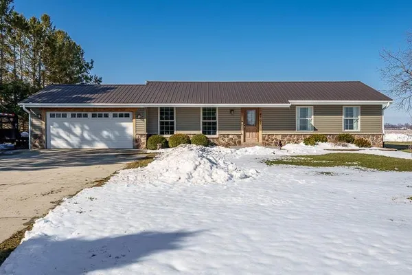 $525,000 | 4701 East County Road South, Beloit, WI 53511
