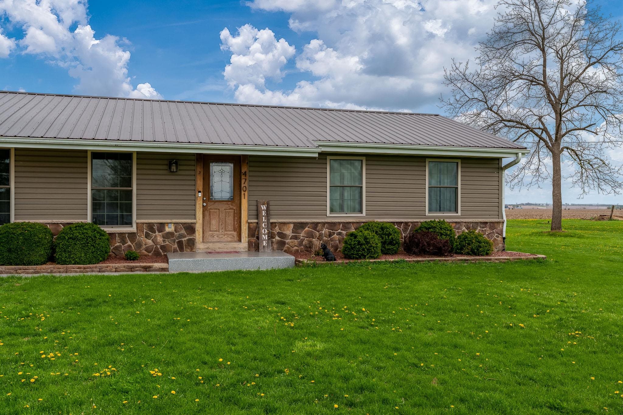 4701 East County Road South Beloit, WI 53511 - Photo 2 of 34