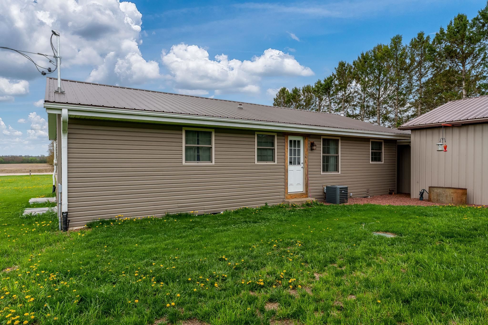 4701 East County Road South Beloit, WI 53511 - Photo 30 of 34